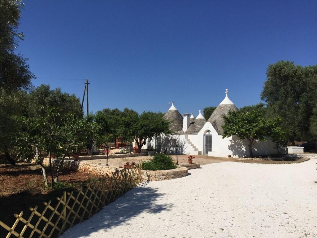 Chateaux Des Trulli San Michele Salentino Exteriér fotografie